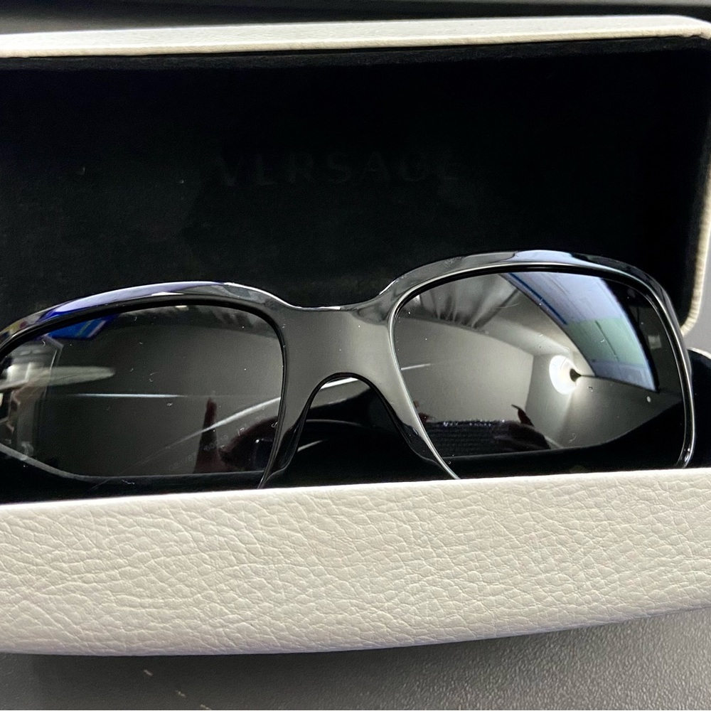 100% AUTHENTIC VERSACE SUNGLASSES BLACK WITH RHINESTONES GUC